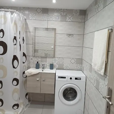 Nikolas Aggelis Pera Gyalos