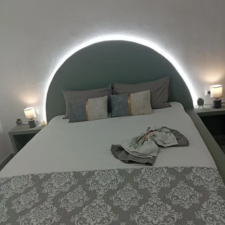 Nikolas Aggelis Apartment Pera Gyalos