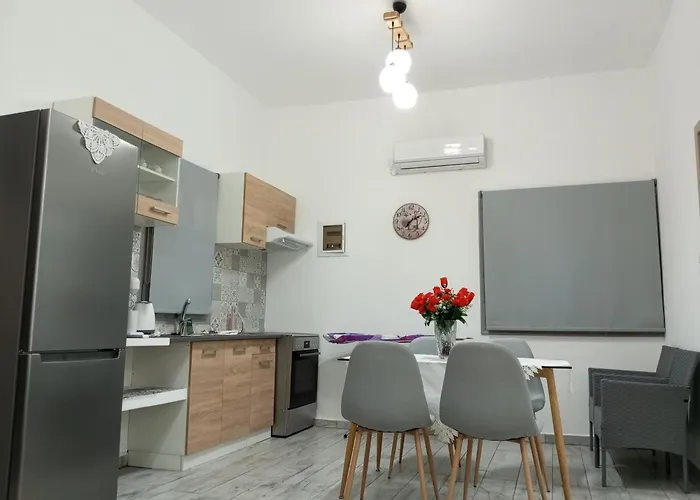 Nikolas Aggelis Apartment Pera Gyalos